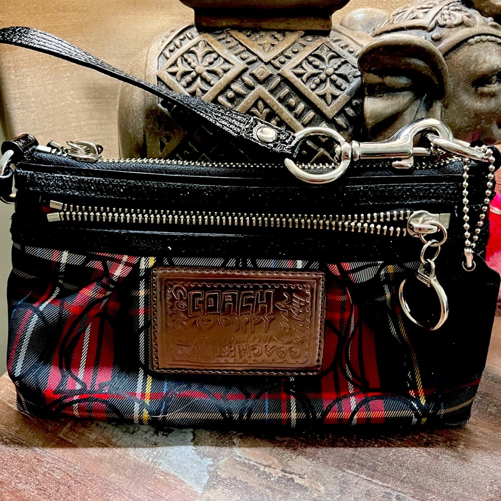 Coach Poppy Purse Wristlet/clutch!